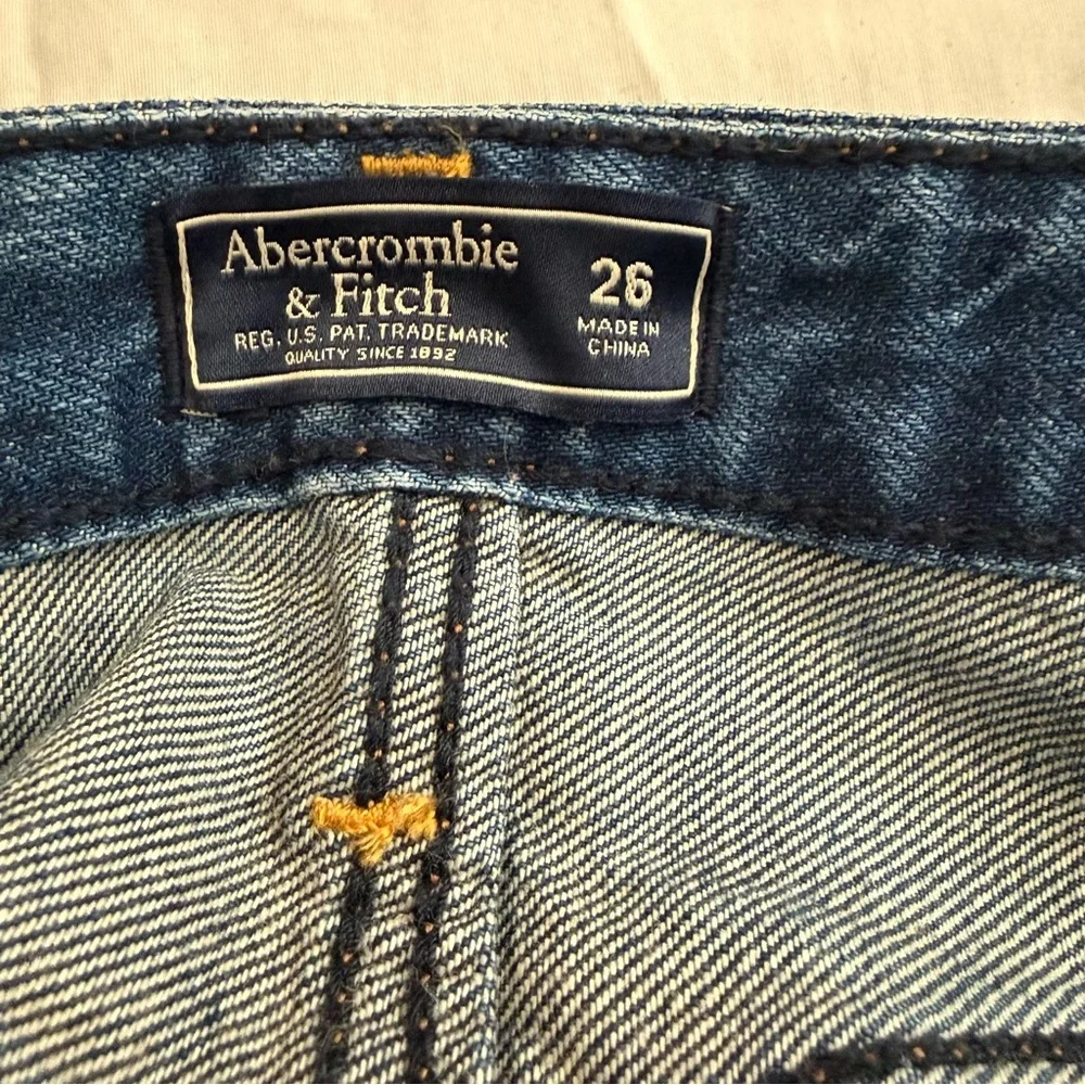 Abercrombie & Fitch Floral Embroidered Denim Mini Skirt Distressed Size 26 Boho